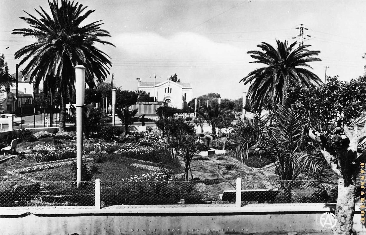 Sainte Barbe du Tlelat 508- Jardin public COLLECTION DES AMIS DE ND DE SANTA CRUZ.jpg